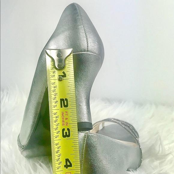 CAPARROS Eliza Heels Pumps, Silver, Size 7B - Picture 6 of 8